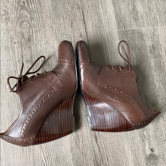 Nine West Leather Lace Up Ankle Bootie Wedges - Picture 5 of 9